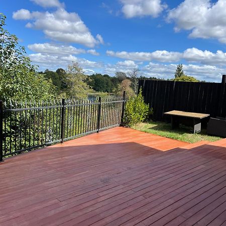 Fabulous River View - Brand New House In Hamilton Eksteriør bilde