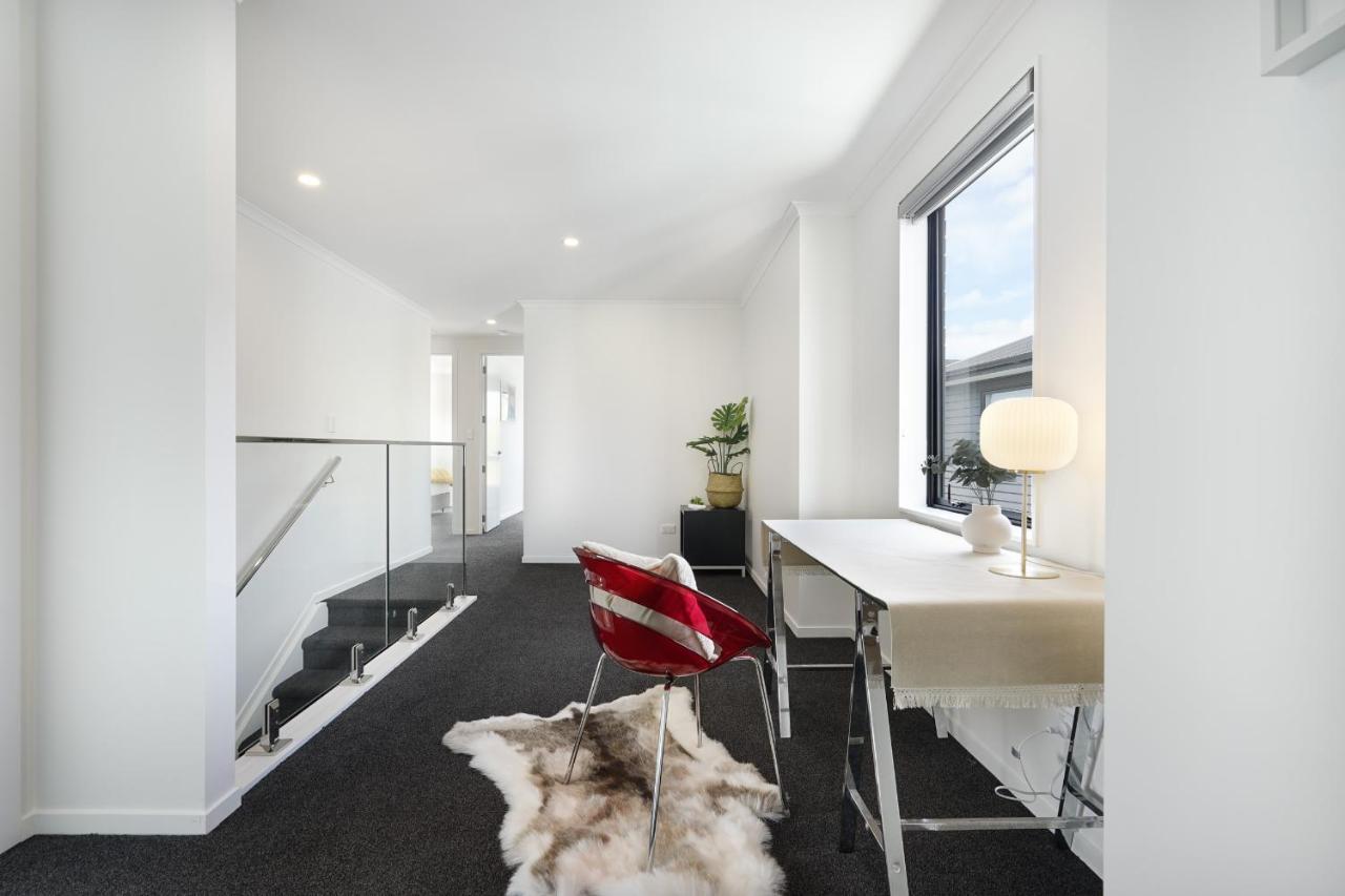 Fabulous River View - Brand New House In Hamilton Eksteriør bilde