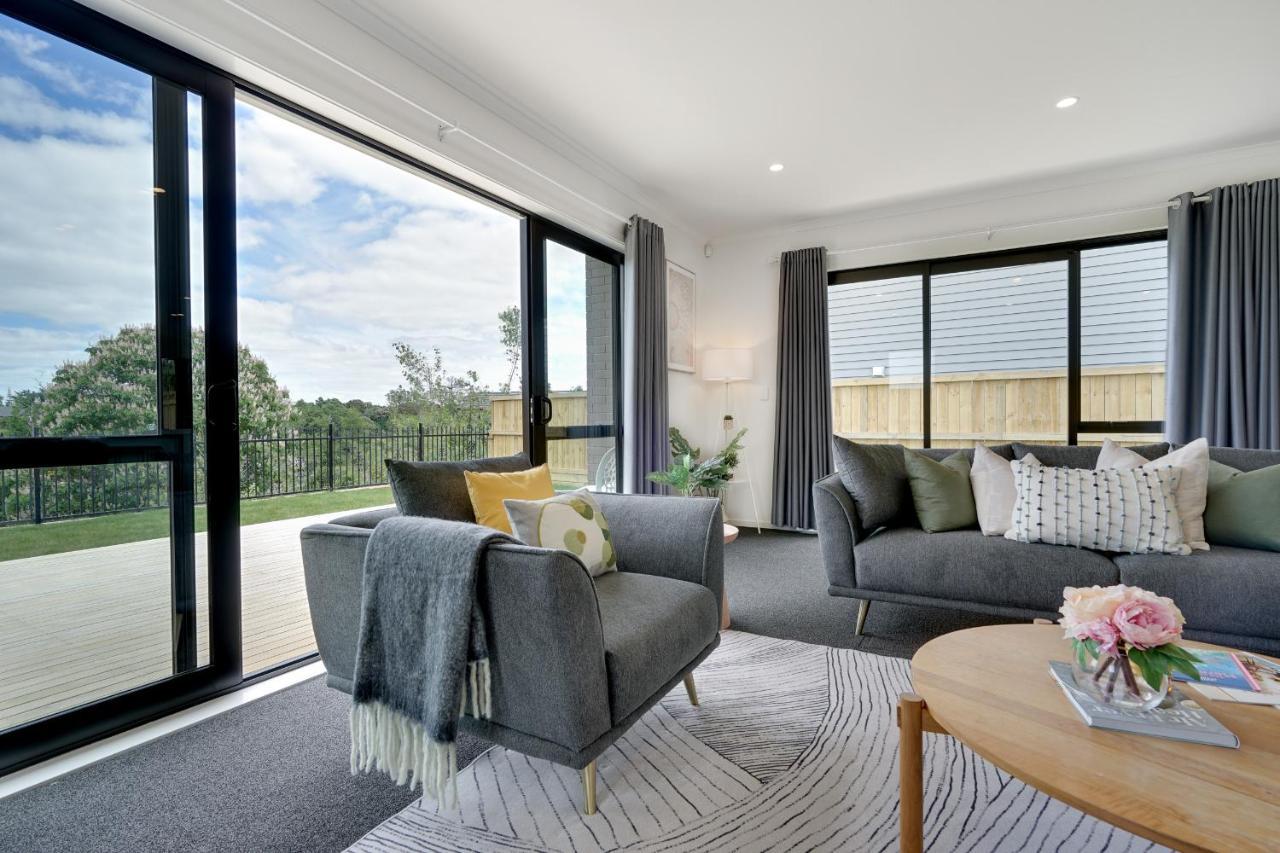 Fabulous River View - Brand New House In Hamilton Eksteriør bilde