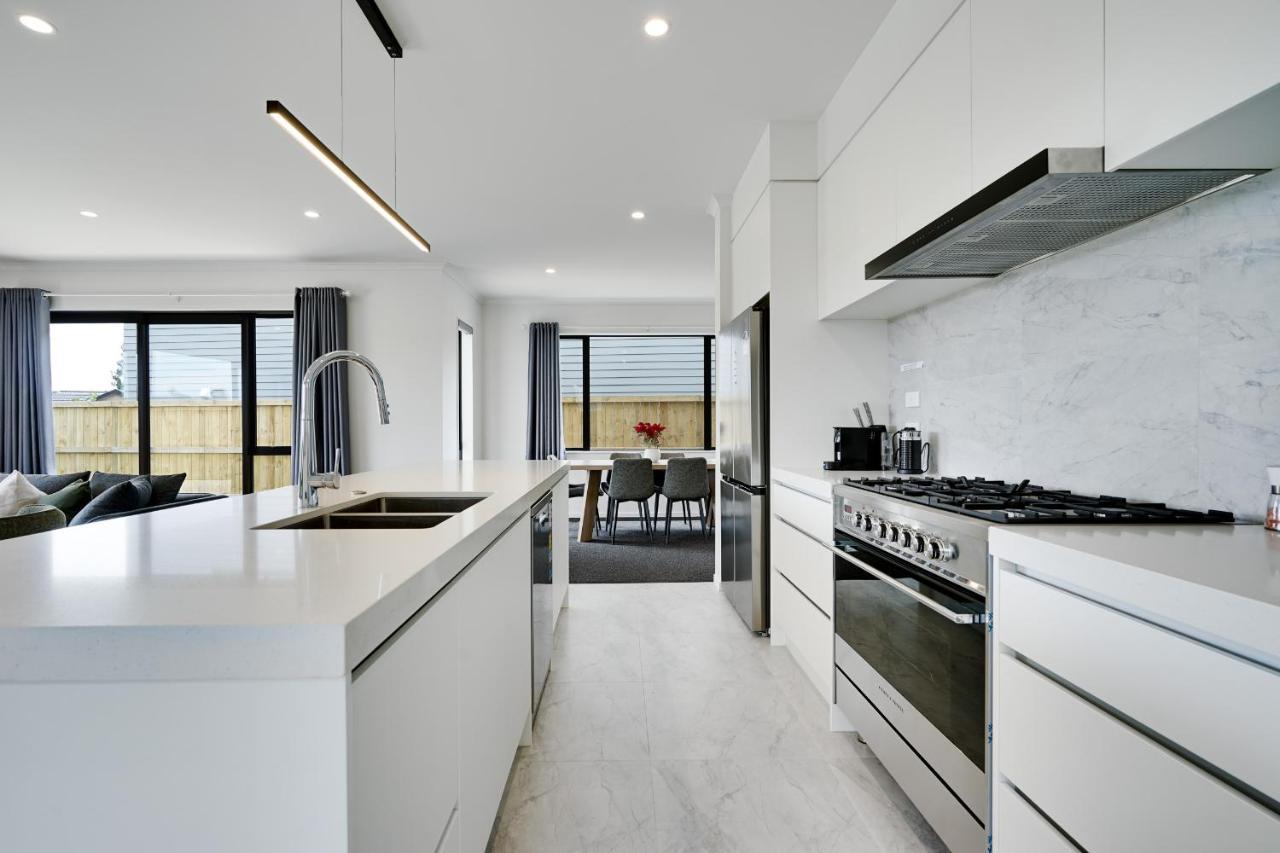 Fabulous River View - Brand New House In Hamilton Eksteriør bilde