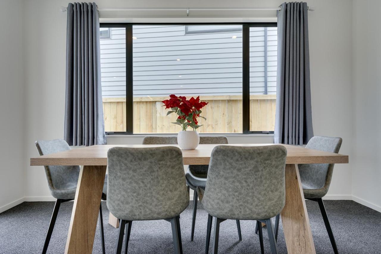 Fabulous River View - Brand New House In Hamilton Eksteriør bilde