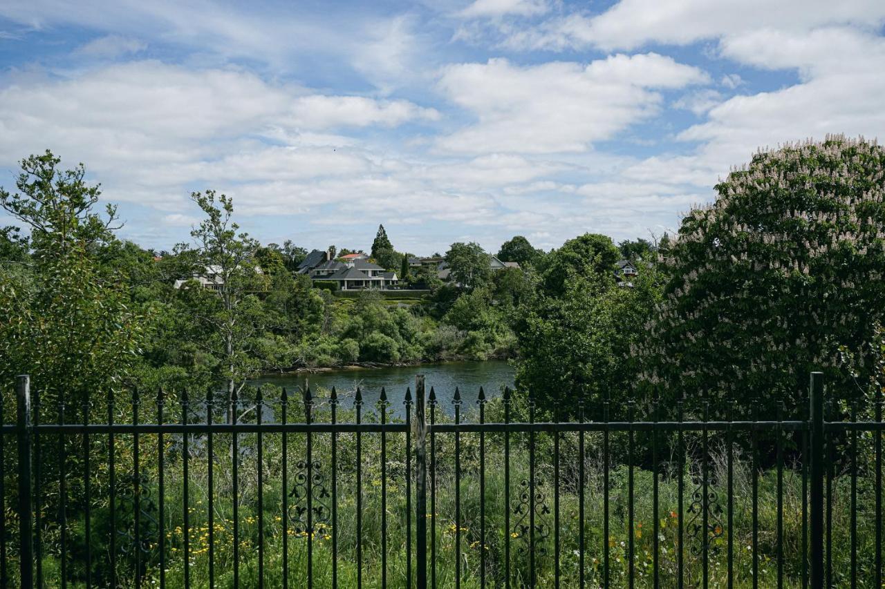 Fabulous River View - Brand New House In Hamilton Eksteriør bilde